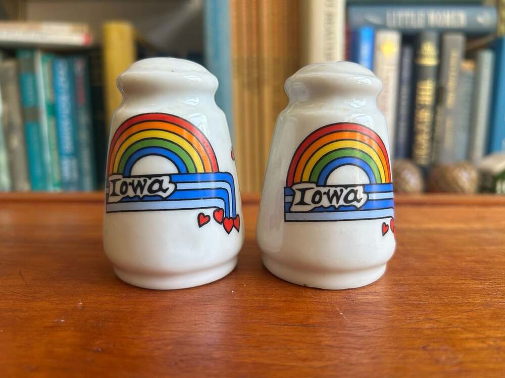 MOVIELAND SOUVENIR CERAMIC SALT & PEPPER SHAKERS VINTAGE UNUSED